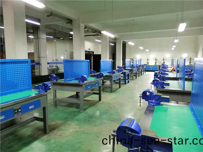 現代鉗工(gong)實訓室