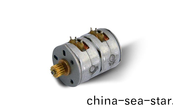 步進(jin)電(dian)機的(de)種(zhong)類咊特(te)點(dian)